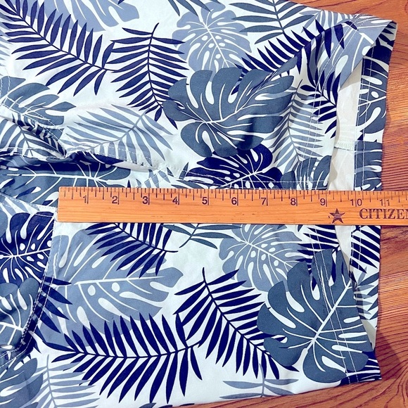 Deluth Trading Company Men’s swim trunks, floral print,good condition, size 42 - Picture 12 of 13